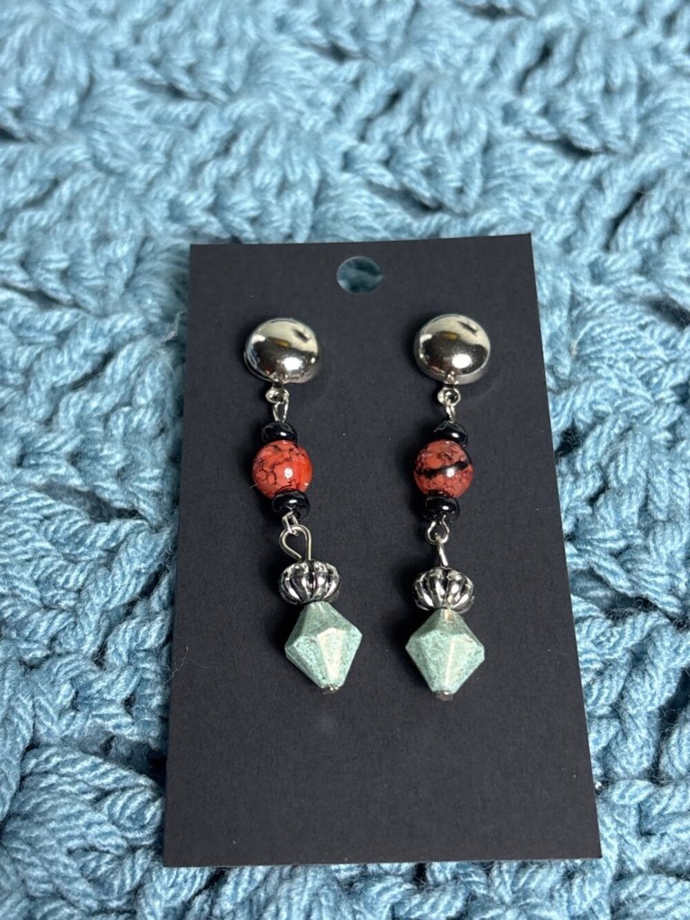 Lightweight Bead Dangle Earrings Silvertone Black Red Green 2 inches